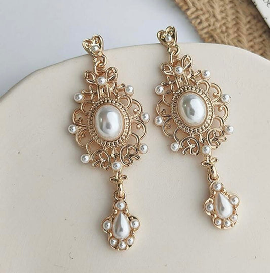 Beautiful Vintage Gold and  Pearl Drop Earrings
