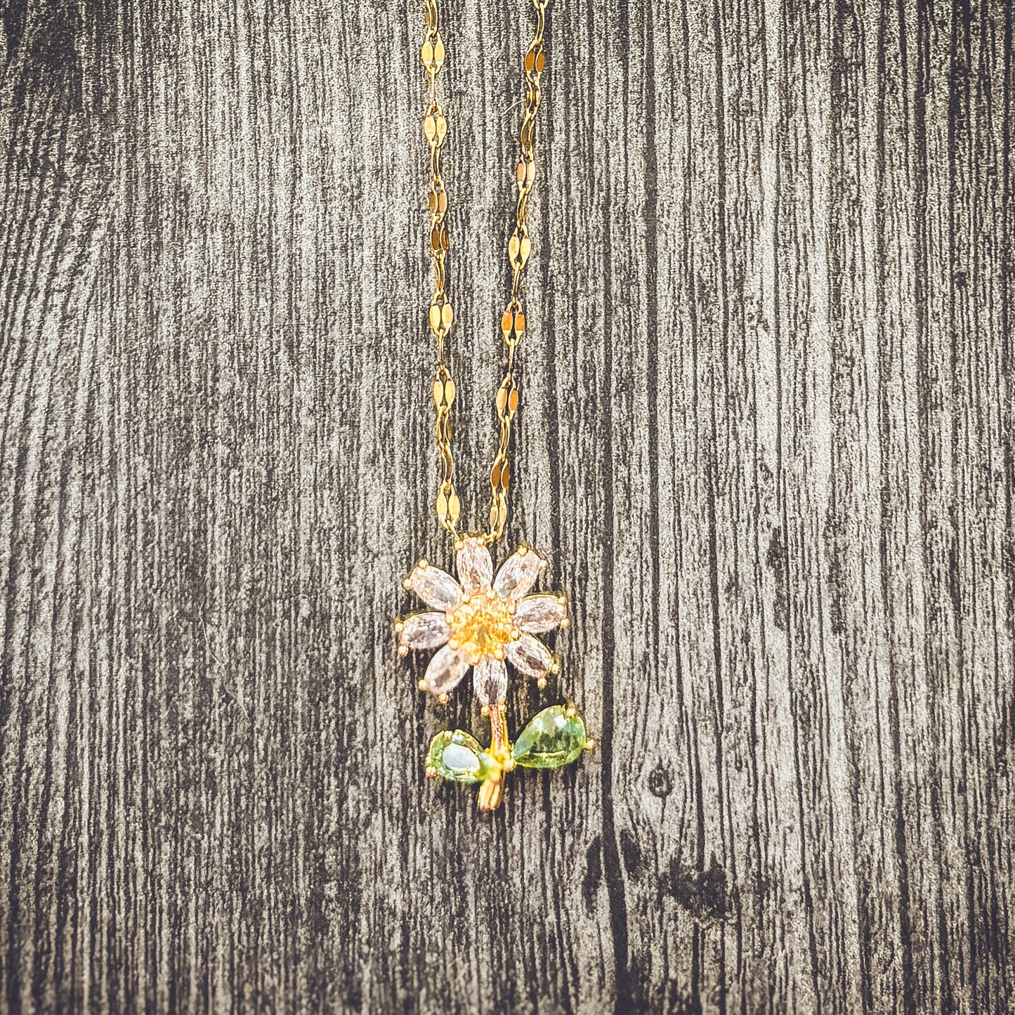 Beautiful Flower Necklace - Gold or Silver