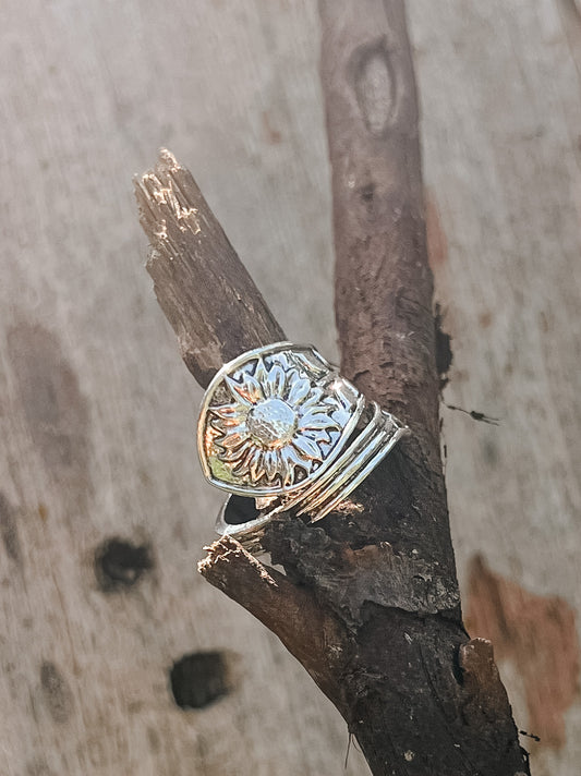 Beautiful Adjustable Winding Sunflower Ring