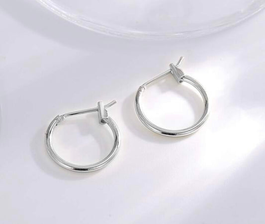 The Everyday Hoop Hug Earrings