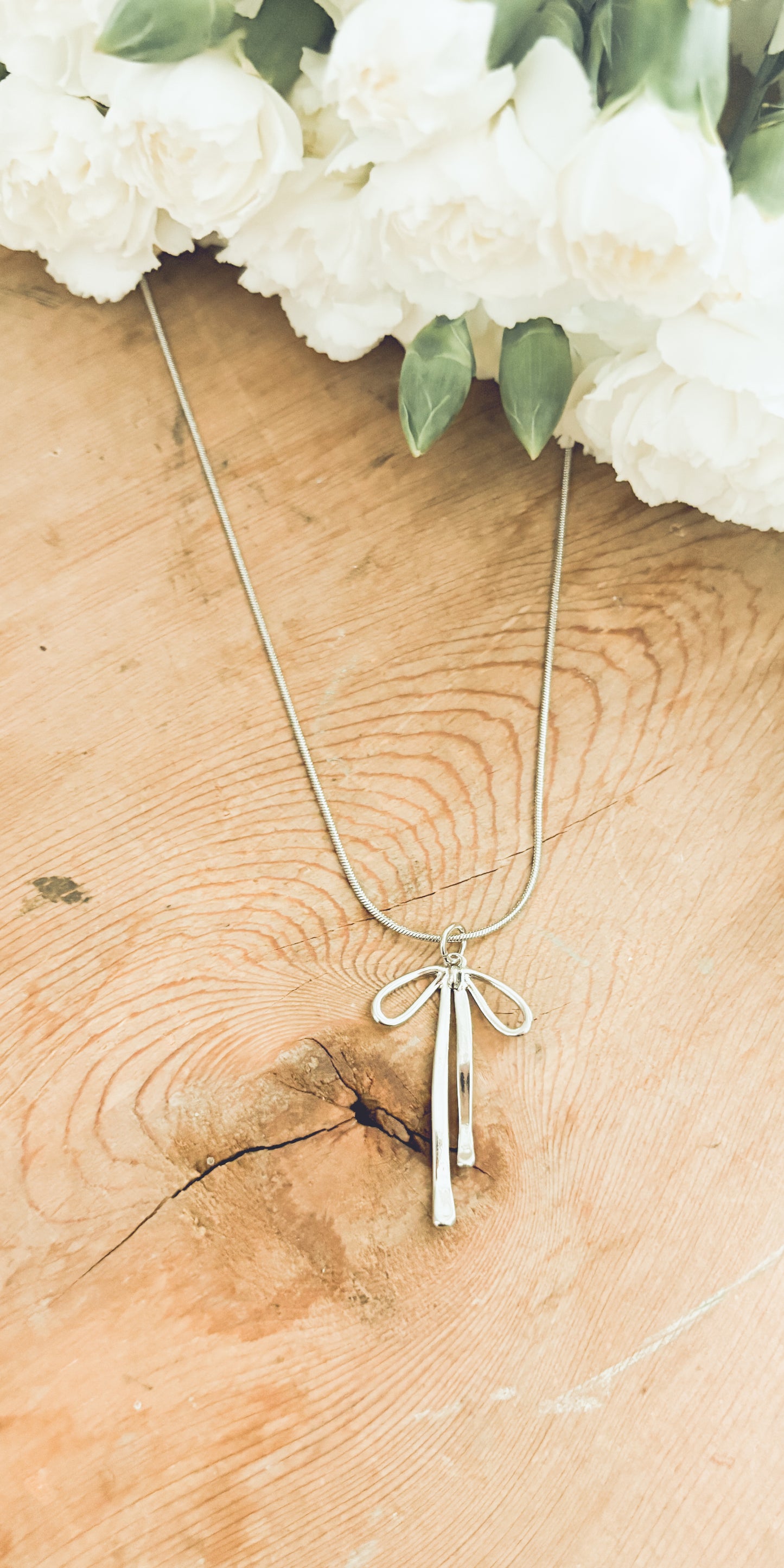 Beautiful Silver Bow Necklace