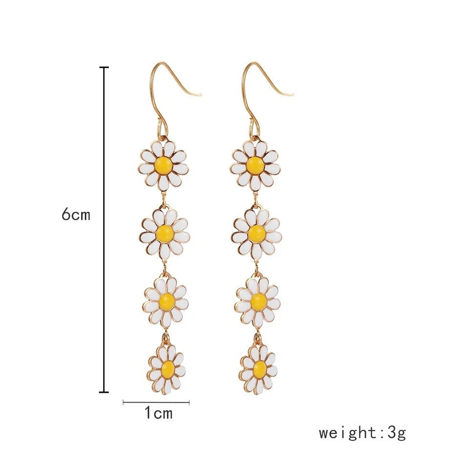 Beautiful Gold Daisy Earrings