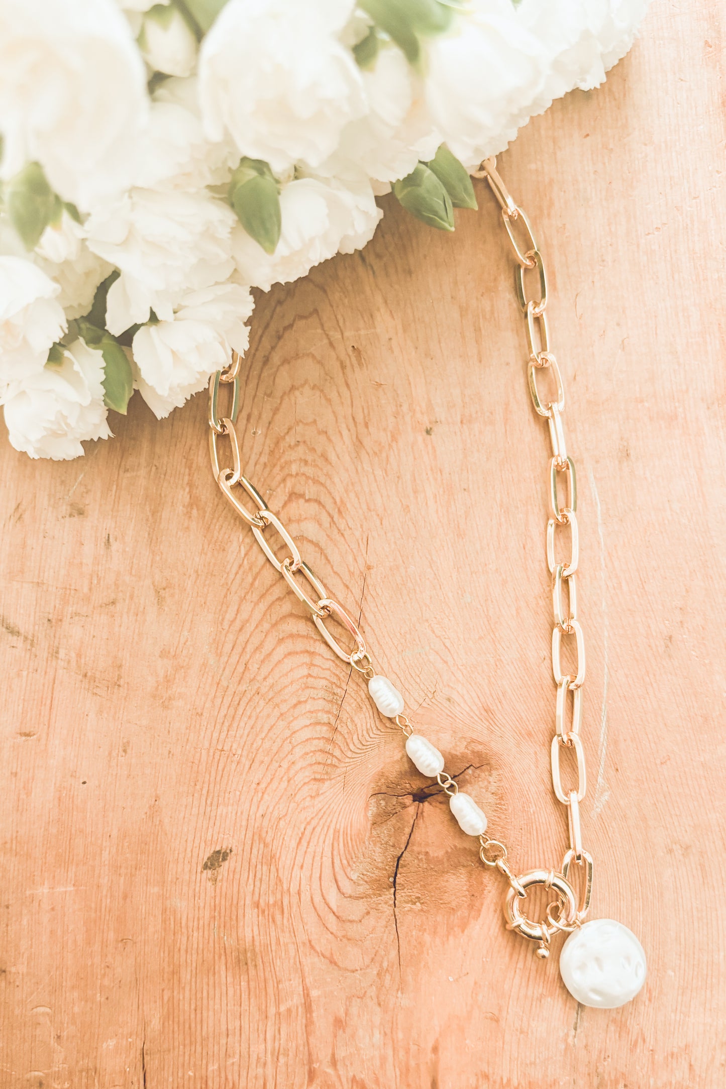 Beautiful Faux Pearl Gold Link Necklace