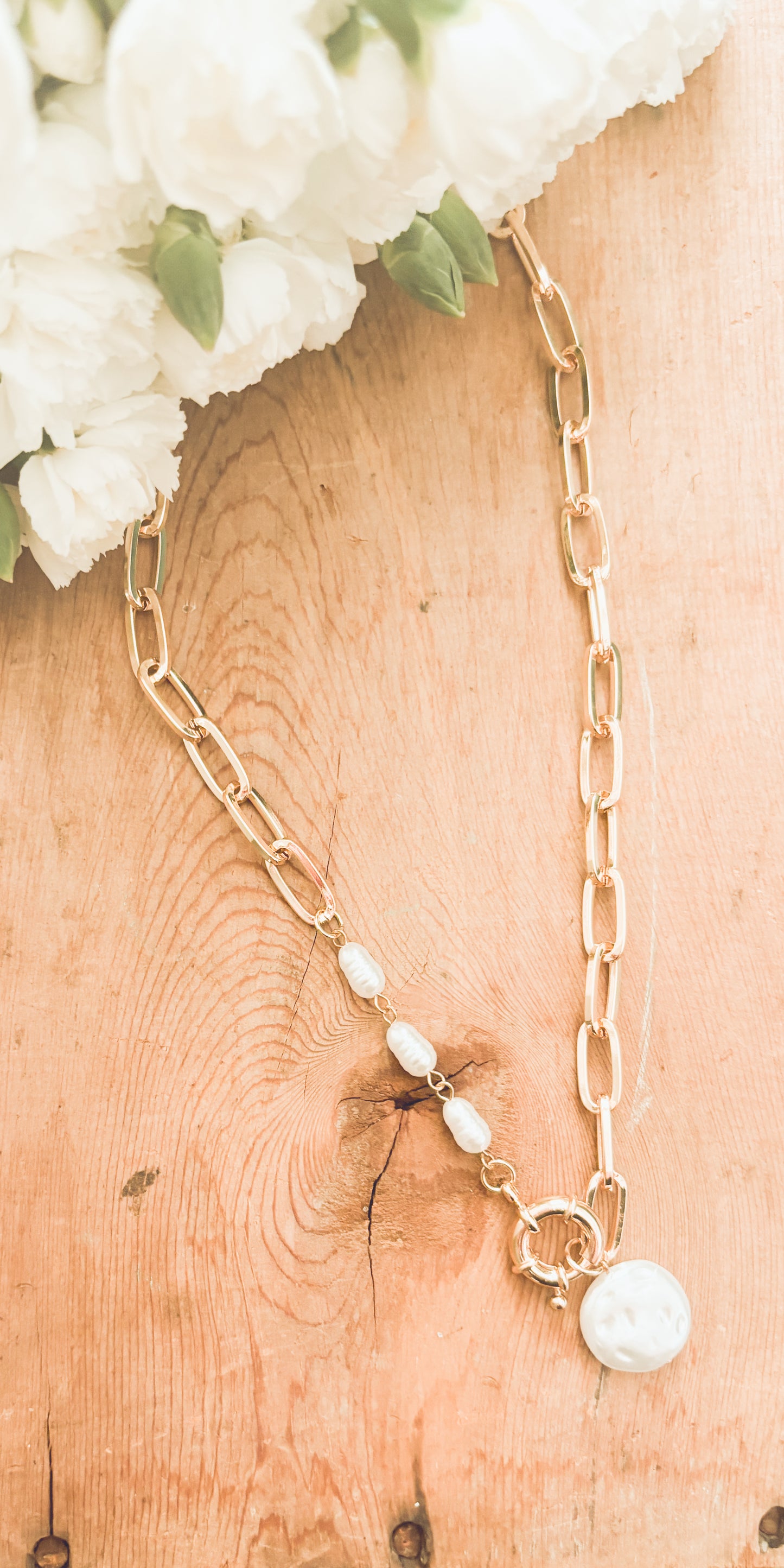 Beautiful Faux Pearl Gold Link Necklace